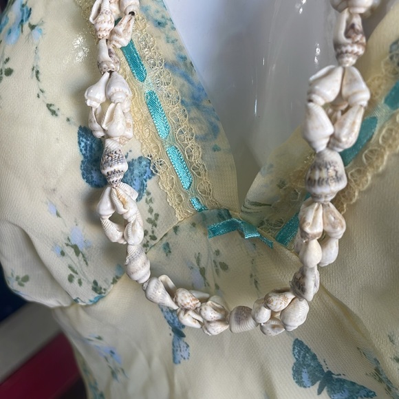 3/$20 Tropical Seashell Necklace Cream & Brown Vacation Accessory - Picture 3 of 5
